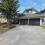 Cozy Cue Retreat I 2 Br