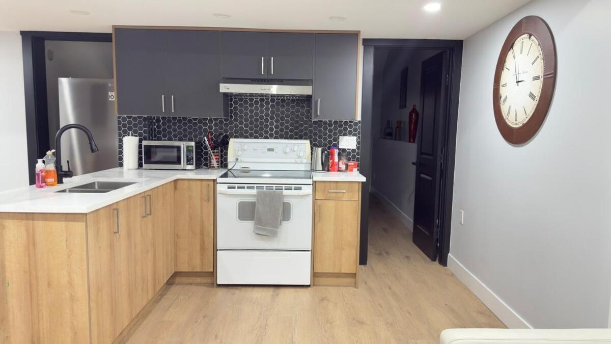 Cozy Cue Retreat I 2 Br *
