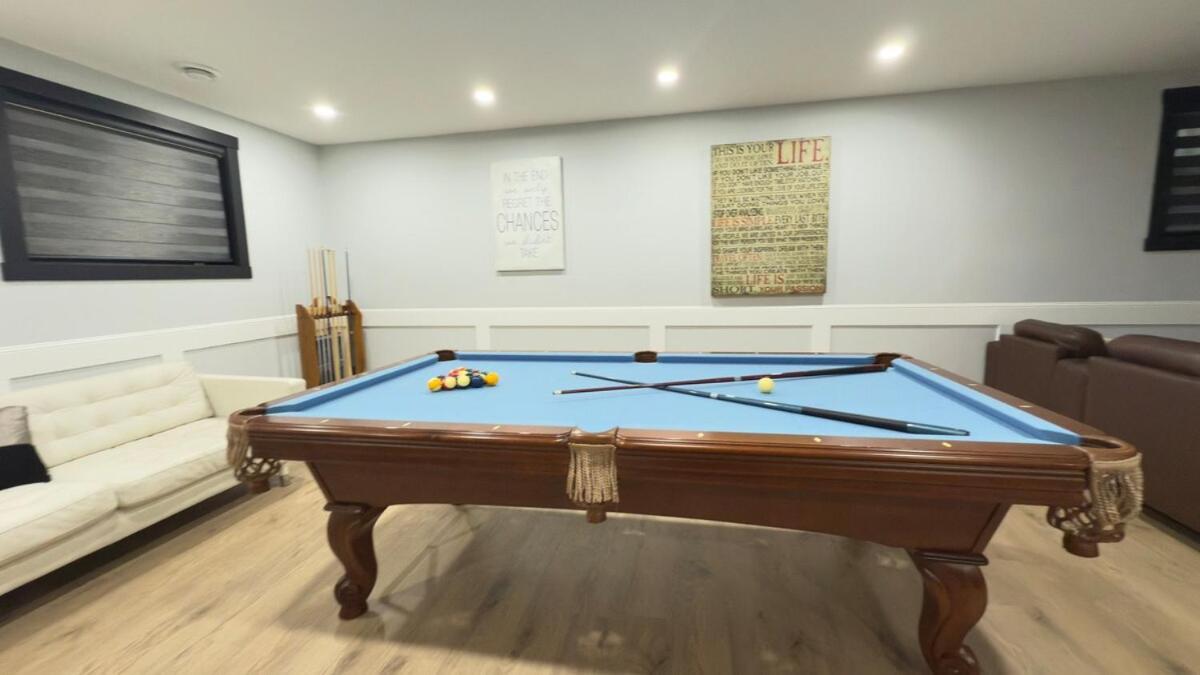 Cozy Cue Retreat I 2 Br * Calgary