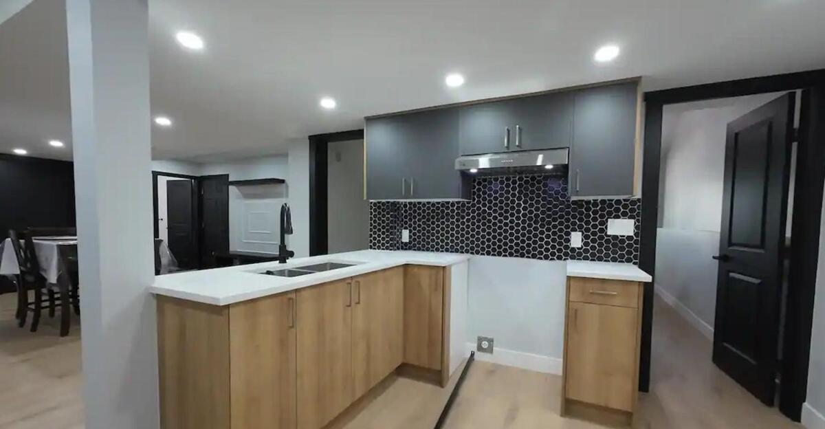 Cozy Cue Retreat I 2 Br *